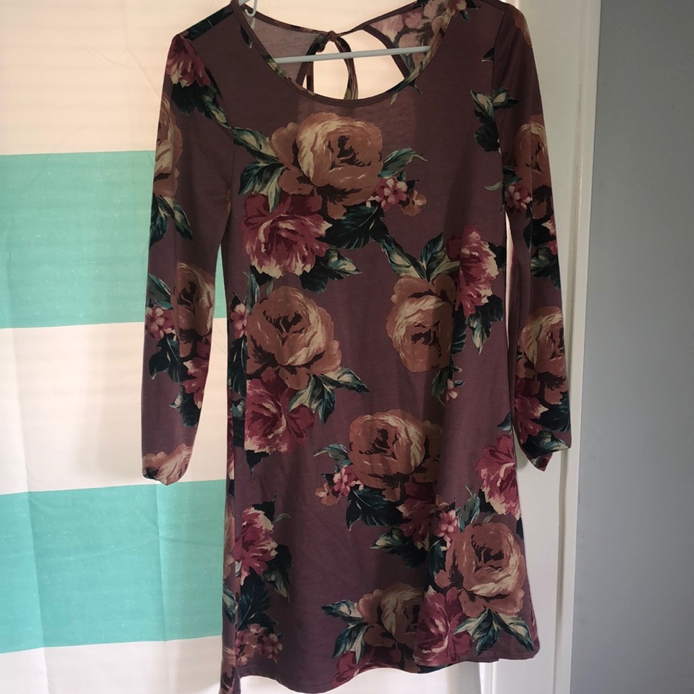Floral long-sleeve above-the-knee summer dress!